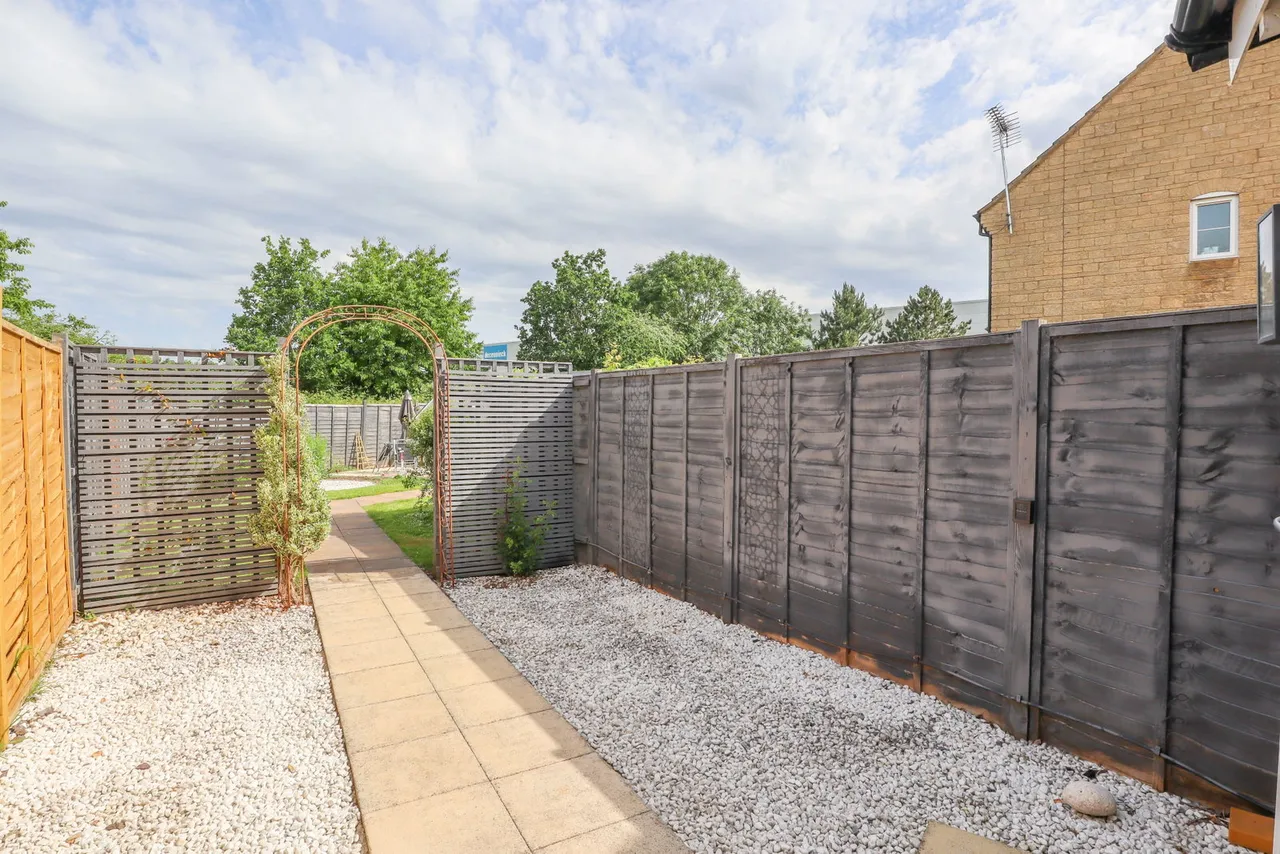 Nuthatch Road, Calne, photo 19