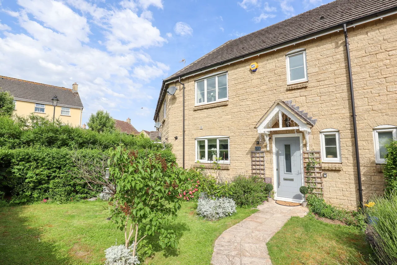 3 bed house for sale, Nuthatch Road, Calne