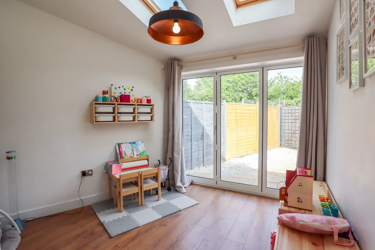 Nuthatch Road, Calne, photo 6