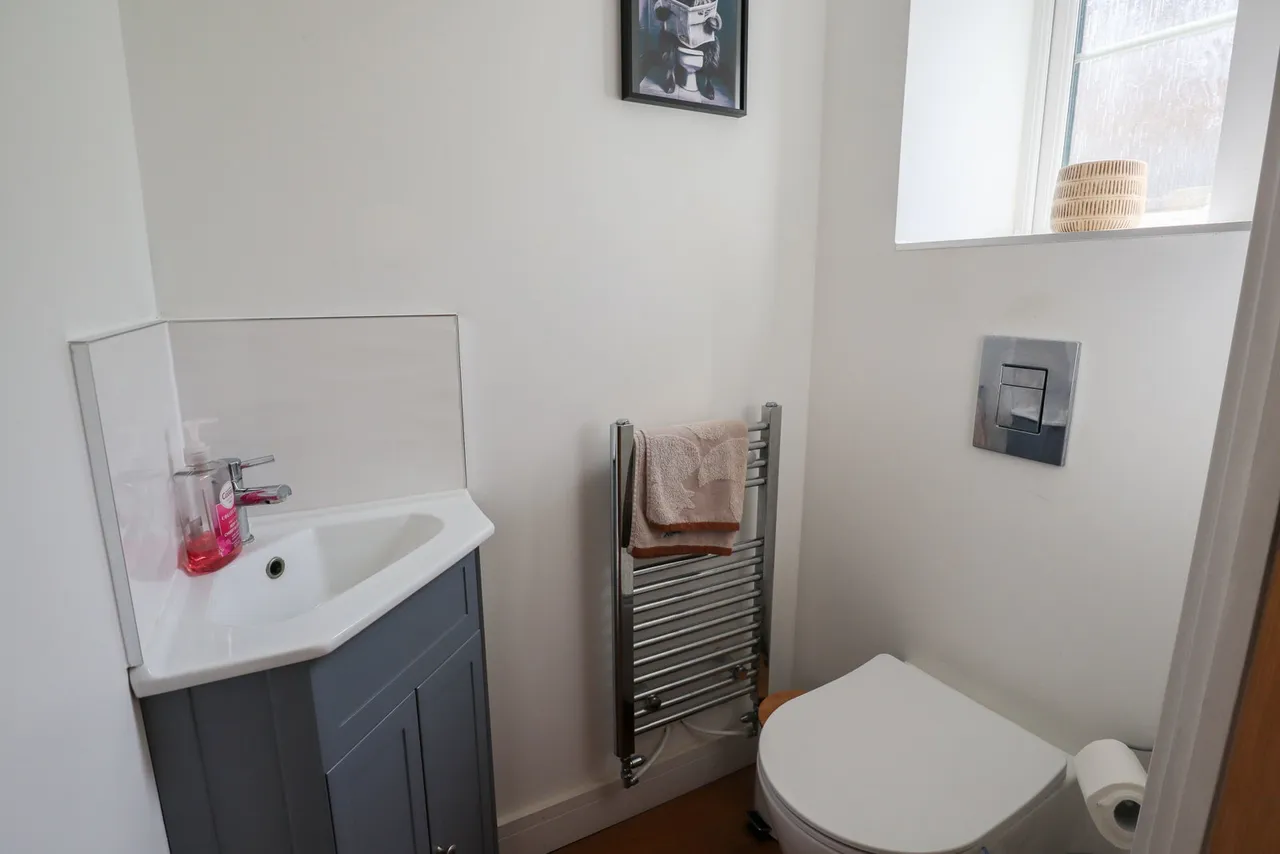 Nuthatch Road, Calne, photo 15