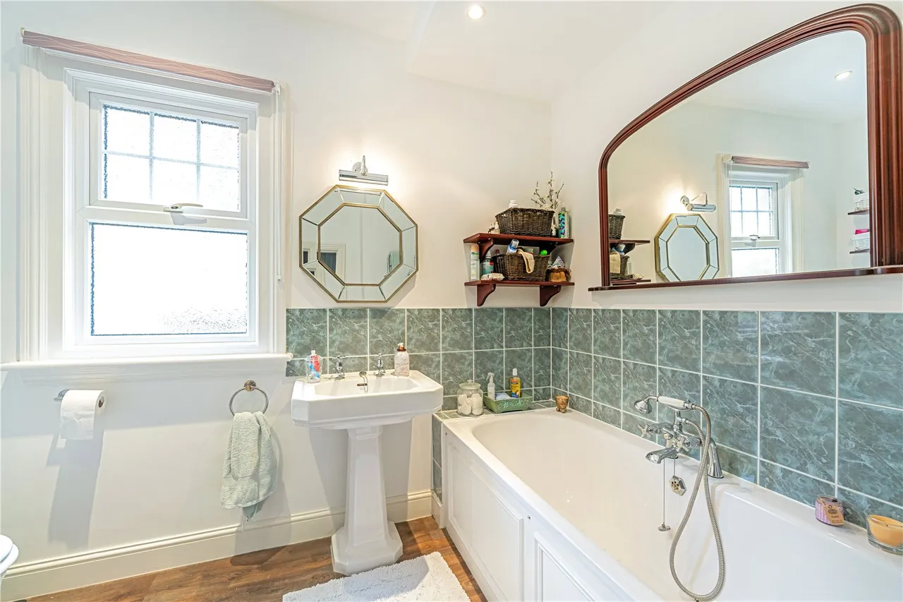 St James Avenue, Hampton, TW12 1HN, photo 13