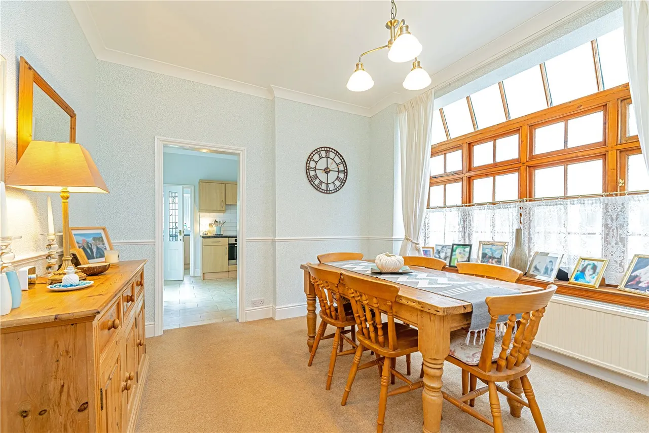 St James Avenue, Hampton, TW12 1HN, photo 4