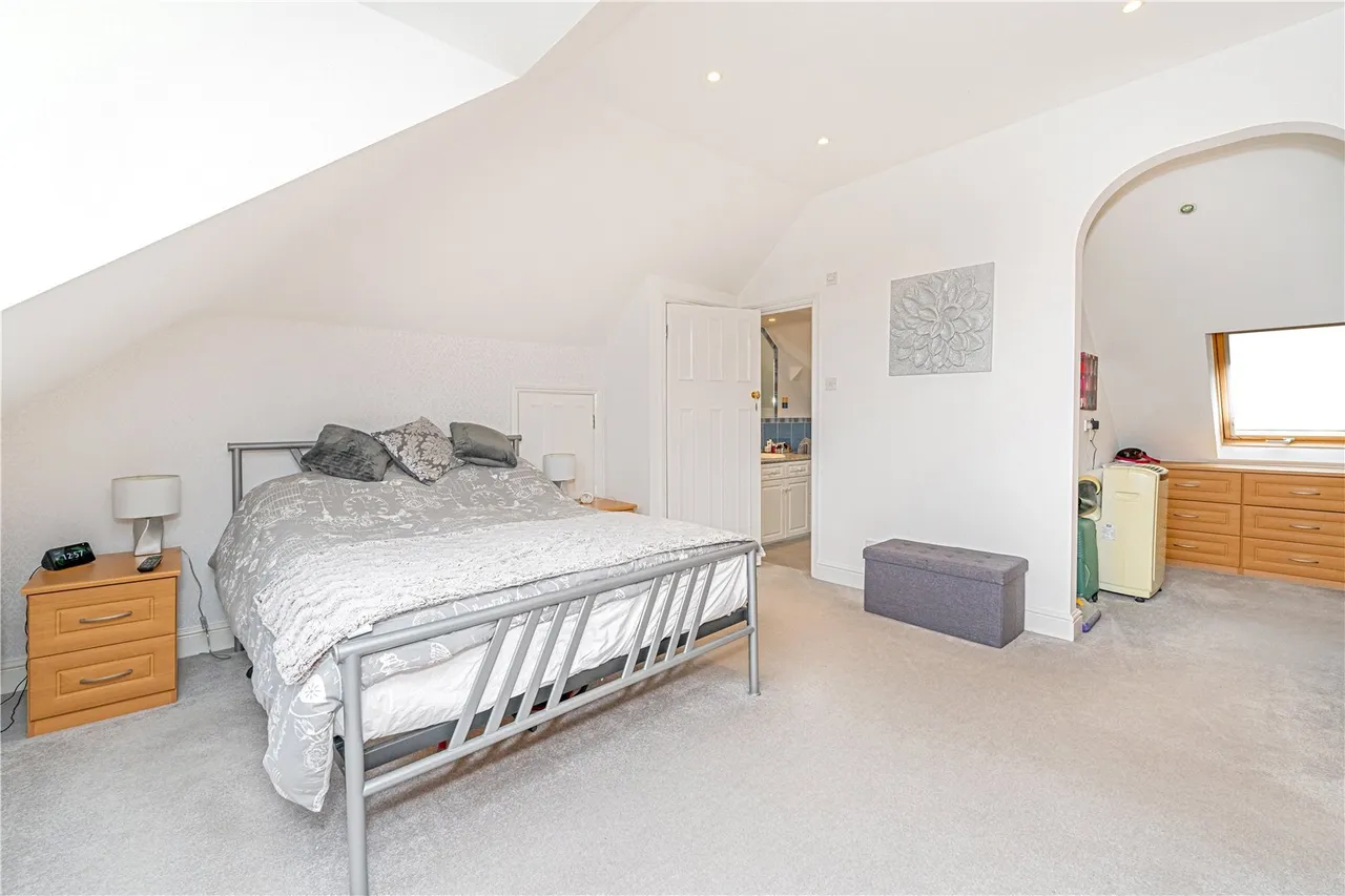St James Avenue, Hampton, TW12 1HN, photo 12