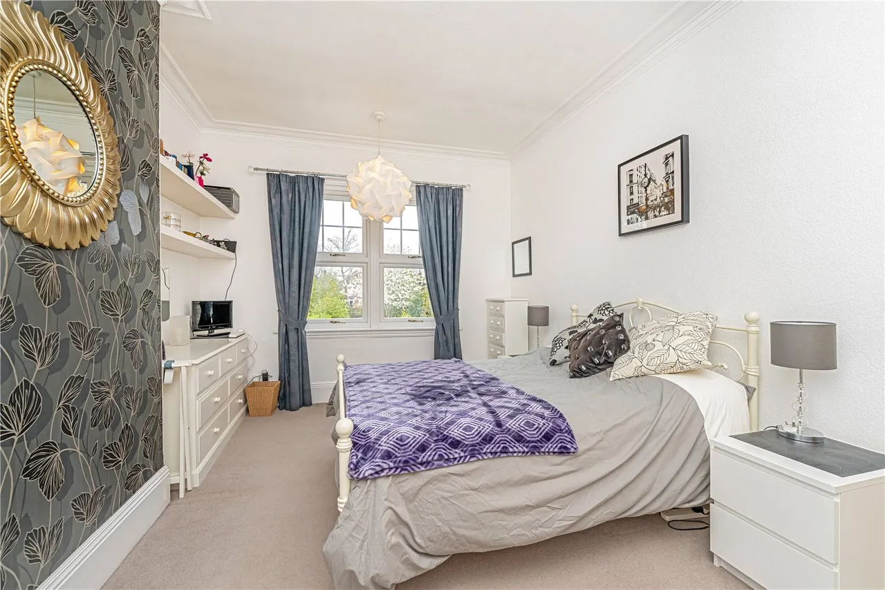 St James Avenue, Hampton, TW12 1HN, photo 11