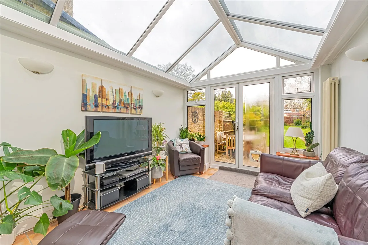 St James Avenue, Hampton, TW12 1HN, photo 8