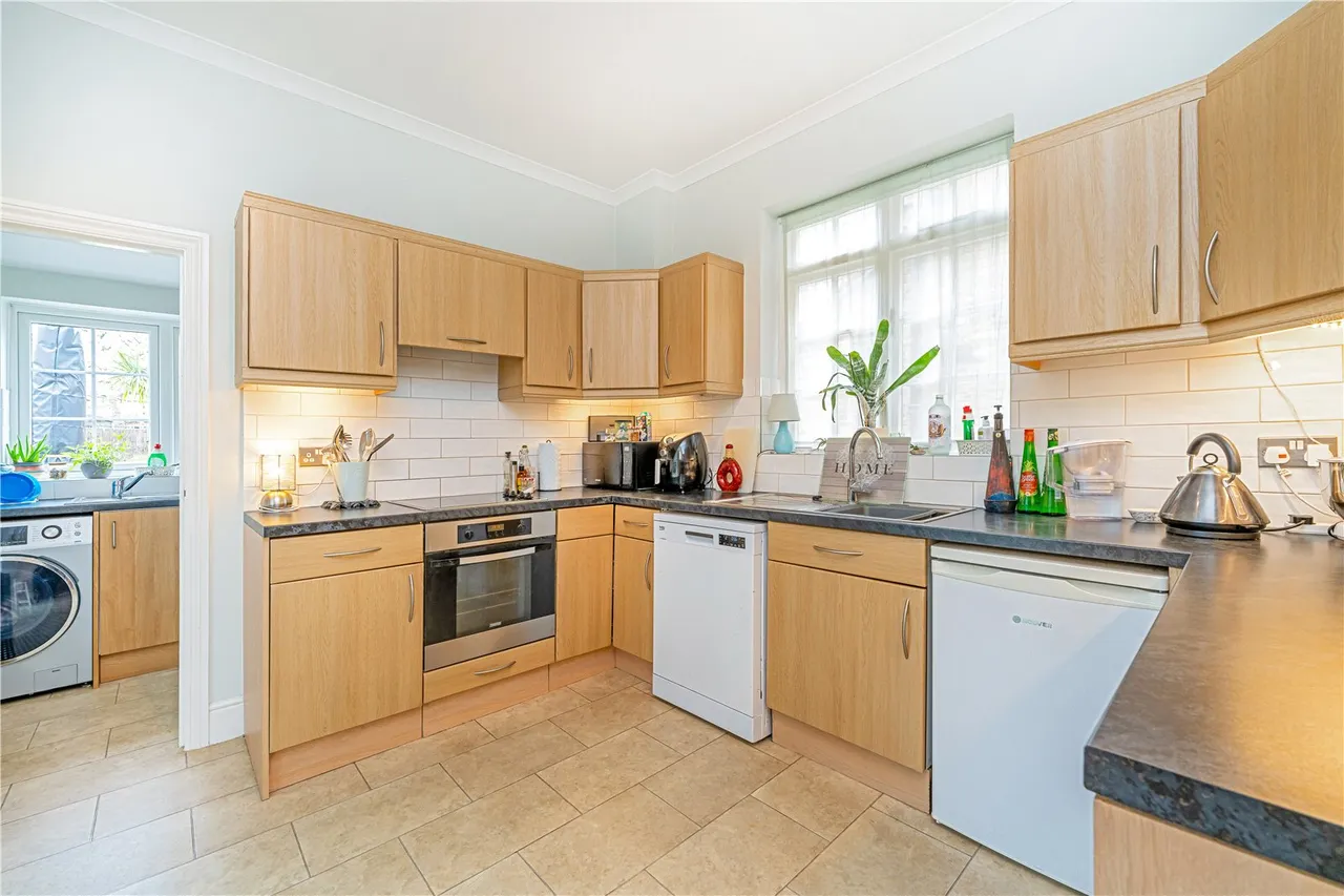 St James Avenue, Hampton, TW12 1HN, photo 6