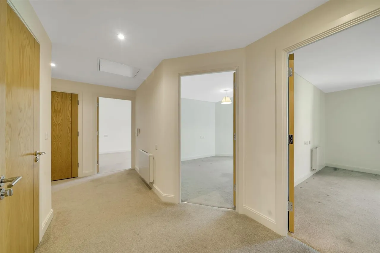 Churchfield Road, Walton-On-Thames, KT12, photo 12