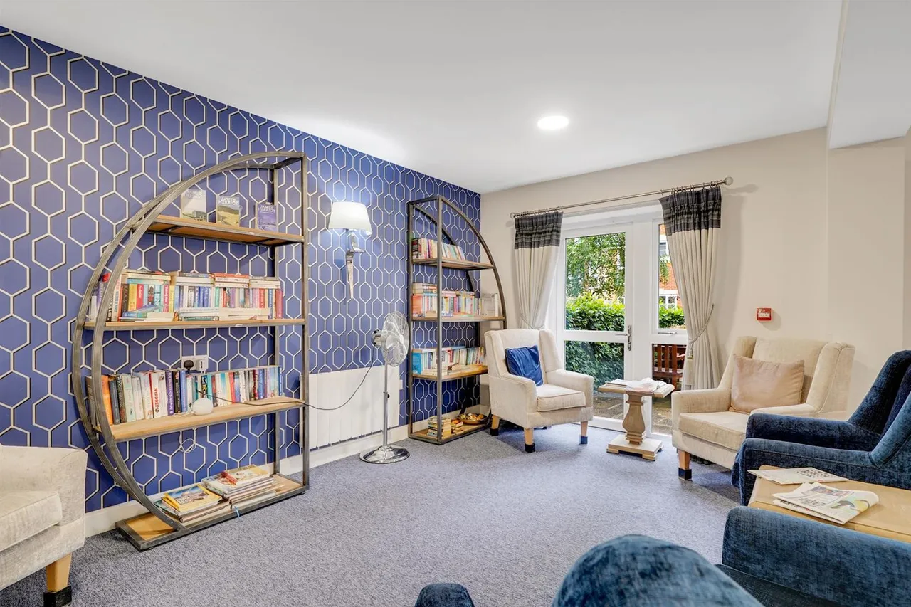 Churchfield Road, Walton-On-Thames, KT12, photo 11