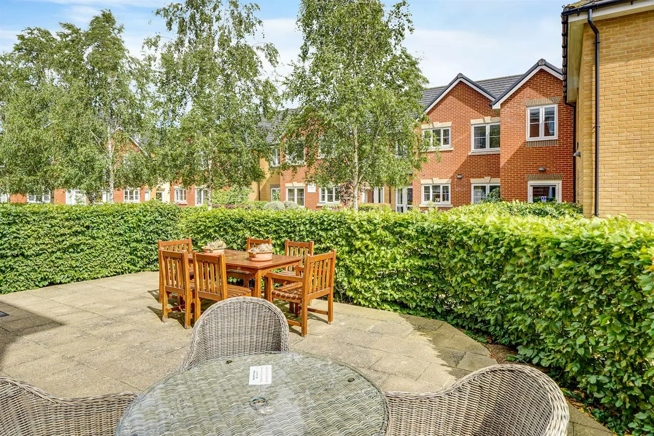 Churchfield Road, Walton-On-Thames, KT12, photo 4