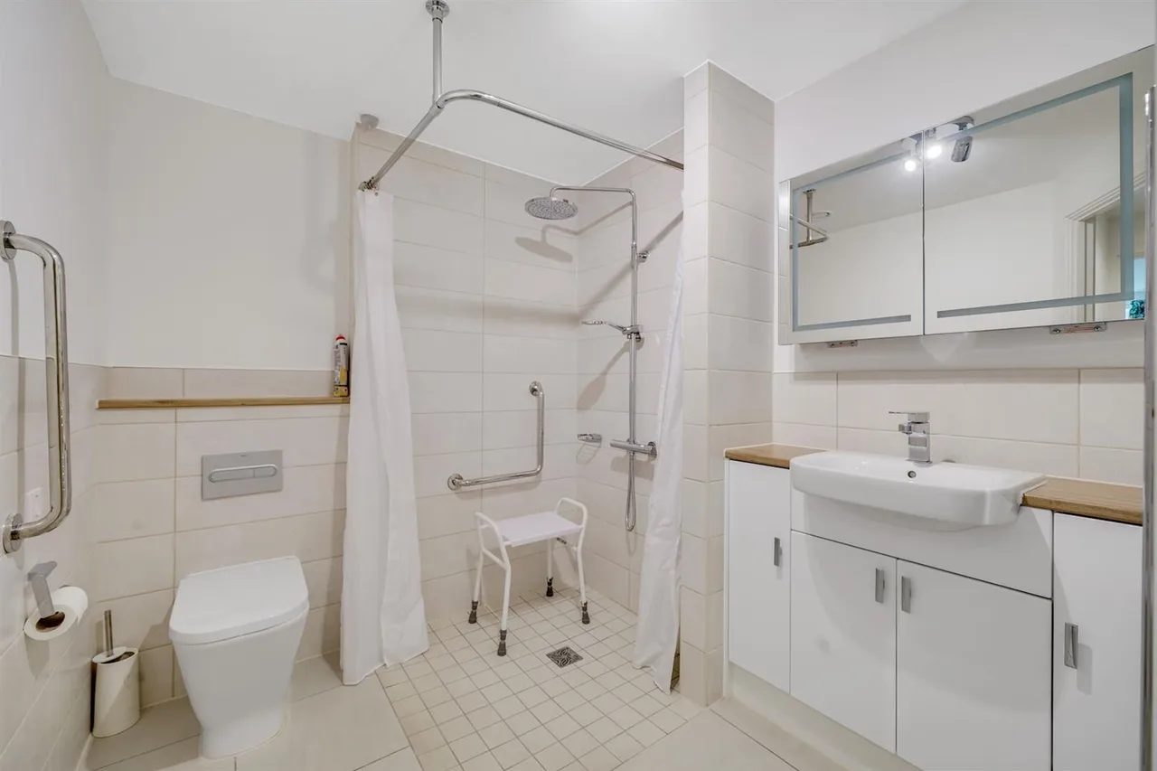 Churchfield Road, Walton-On-Thames, KT12, photo 8