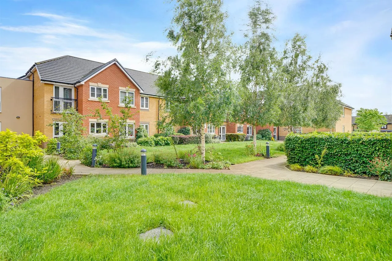 Churchfield Road, Walton-On-Thames, KT12, photo 13