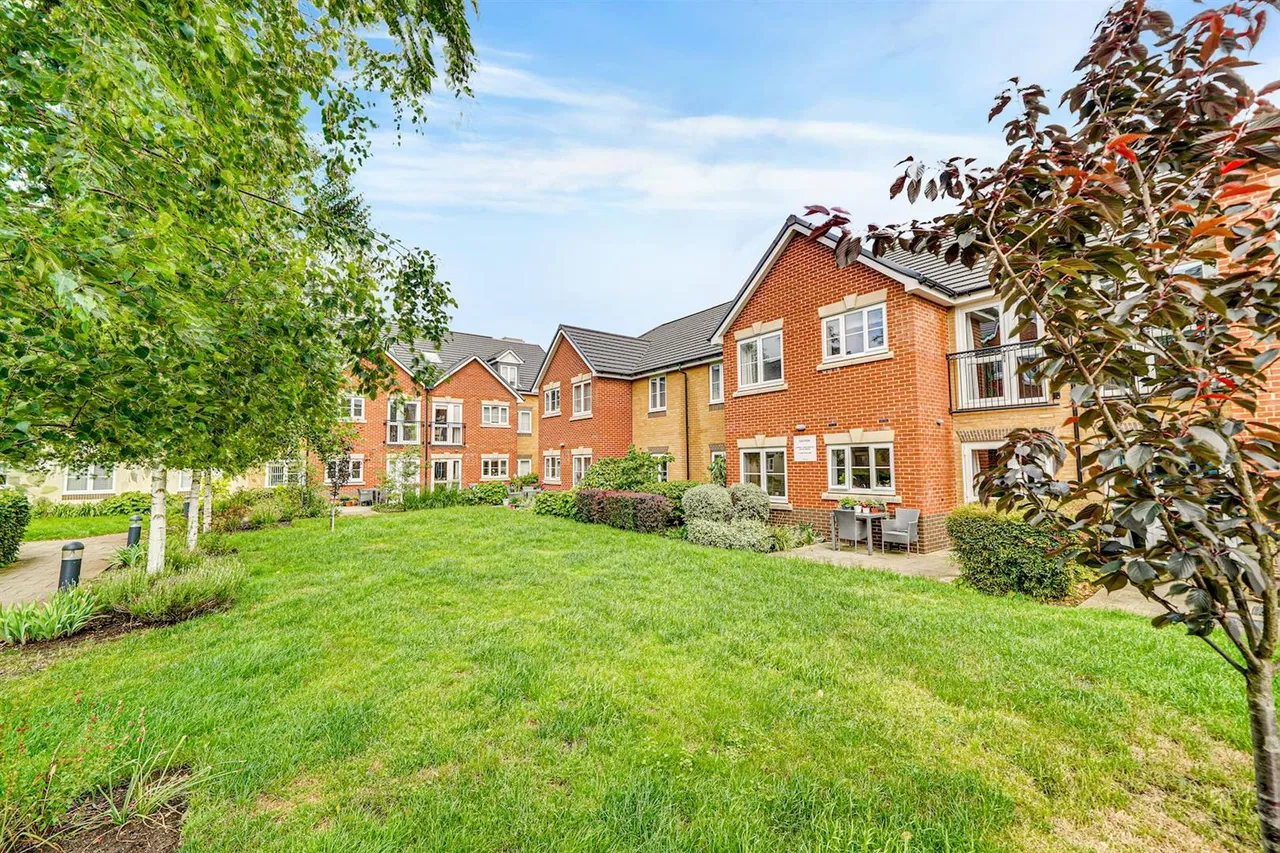 Churchfield Road, Walton-On-Thames, KT12, photo 15
