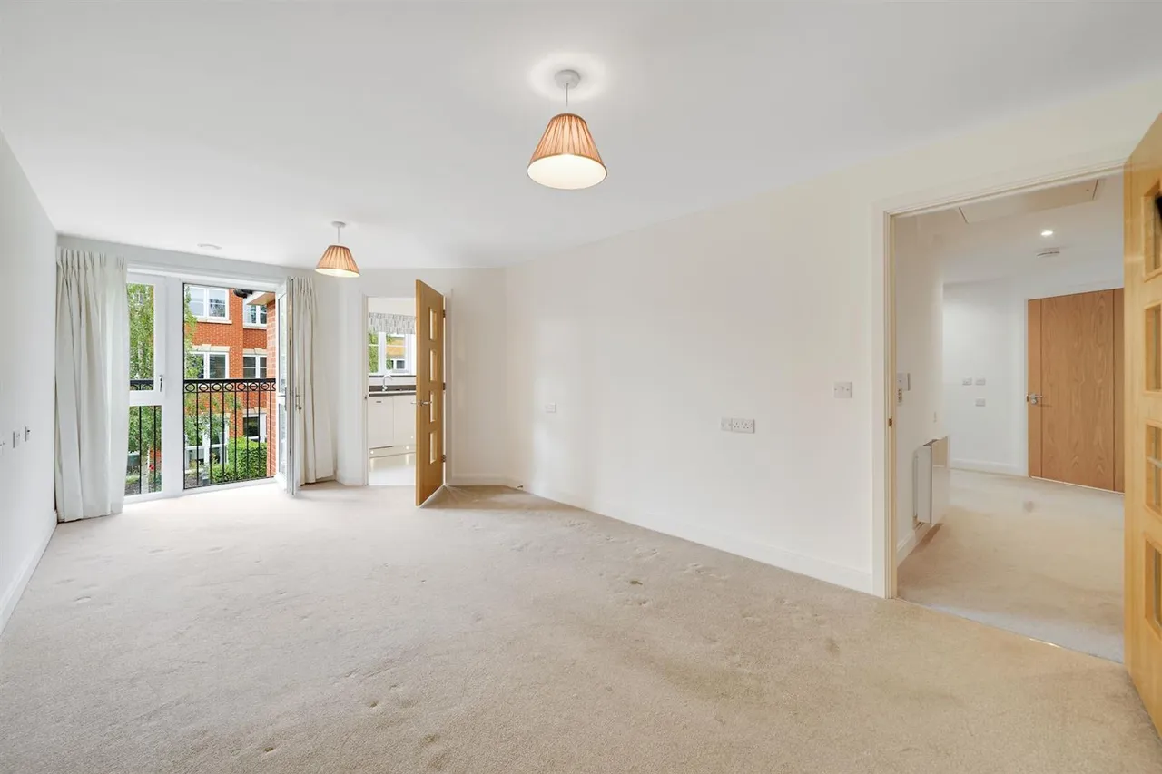 2 bed flat for sale, Churchfield Road, Walton-On-Thames, KT12