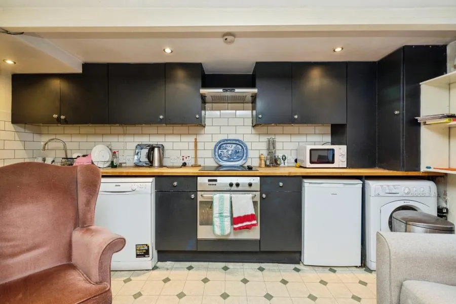 Wandsworth Road, London, SW8, photo 5