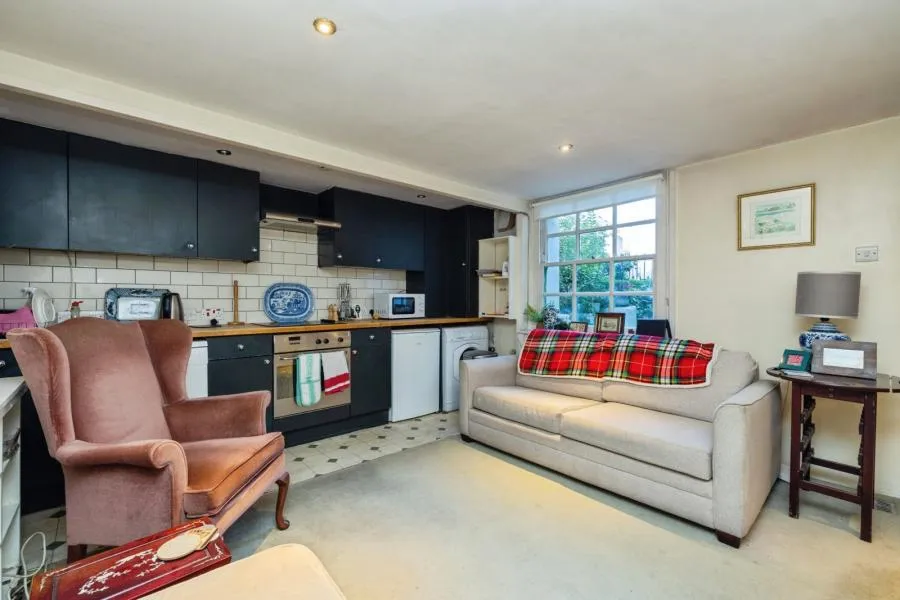Wandsworth Road, London, SW8, photo 2
