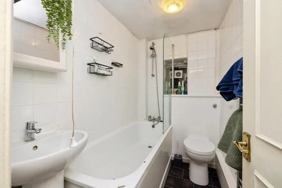 Wandsworth Road, London, SW8, photo 7