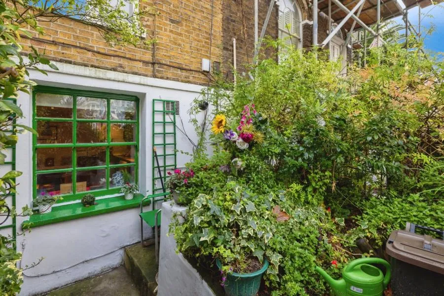 Wandsworth Road, London, SW8, photo 8