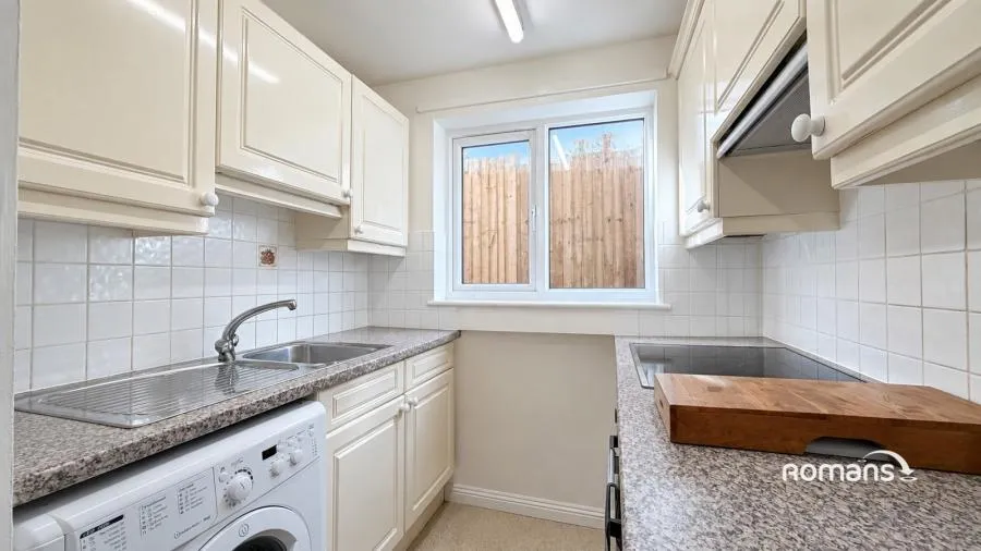 Kingsclere Road, Basingstoke, RG21, photo 5