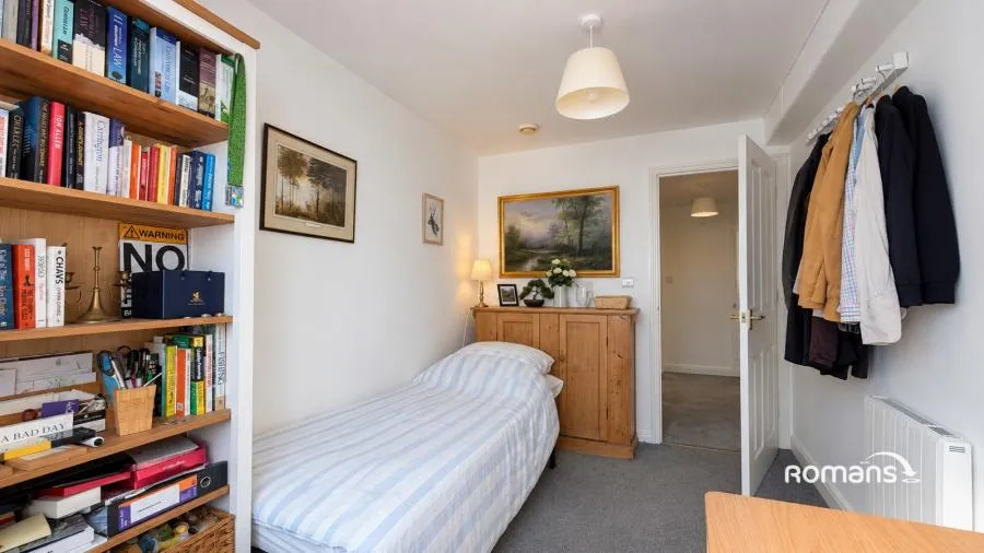 Kingsclere Road, Basingstoke, RG21, photo 8