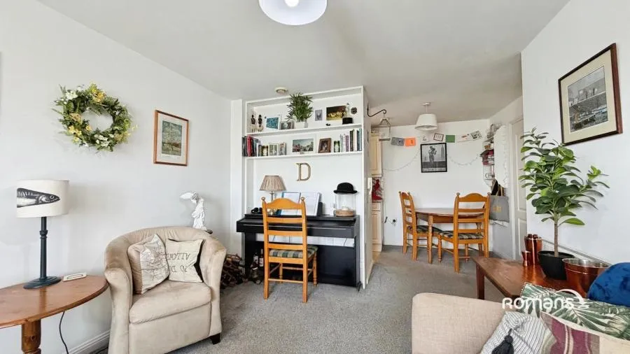 Kingsclere Road, Basingstoke, RG21, photo 4