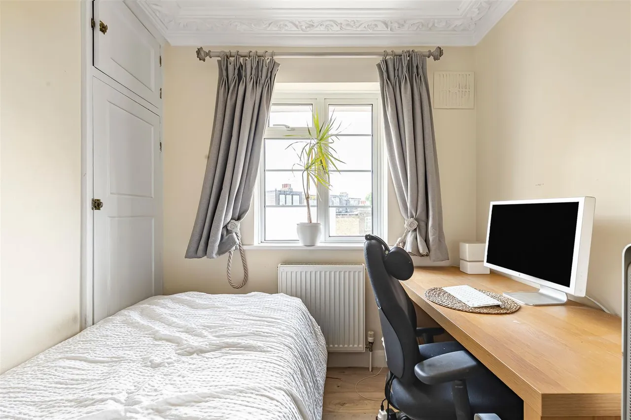 St Leonards Court, East Sheen, SW14, photo 6