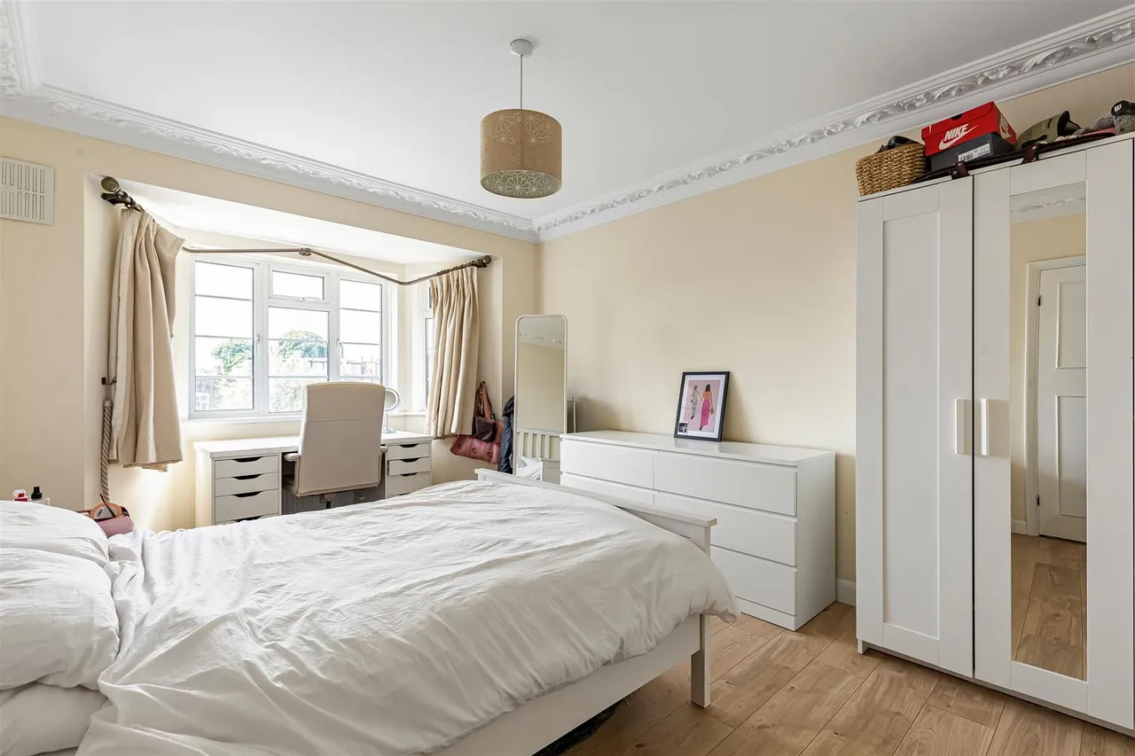 St Leonards Court, East Sheen, SW14, photo 5