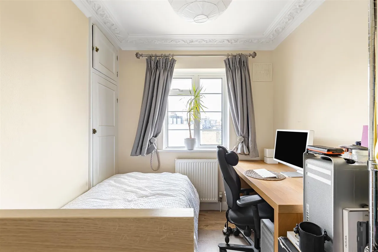 St Leonards Court, East Sheen, SW14, photo 9