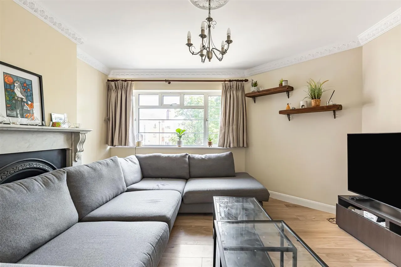 St Leonards Court, East Sheen, SW14, photo 7