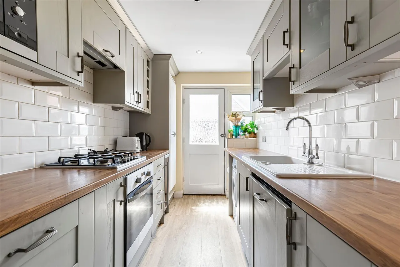 St Leonards Court, East Sheen, SW14, photo 10
