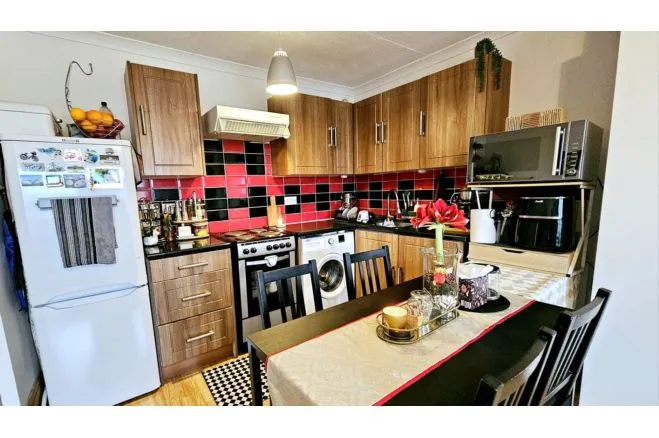 Douglas Road, Staines-Upon-Thames, TW19, photo 2