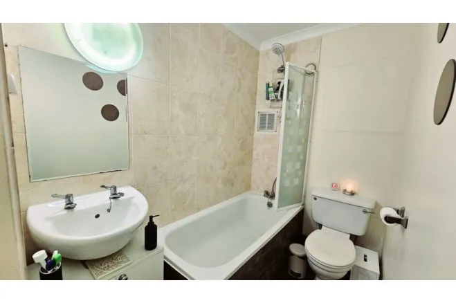 Douglas Road, Staines-Upon-Thames, TW19, photo 5