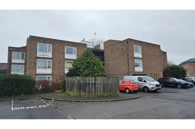 Douglas Road, Staines-Upon-Thames, TW19, photo 6