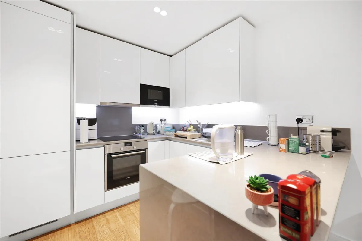 Longfield Avenue, Dickens Yard, W5, photo 4