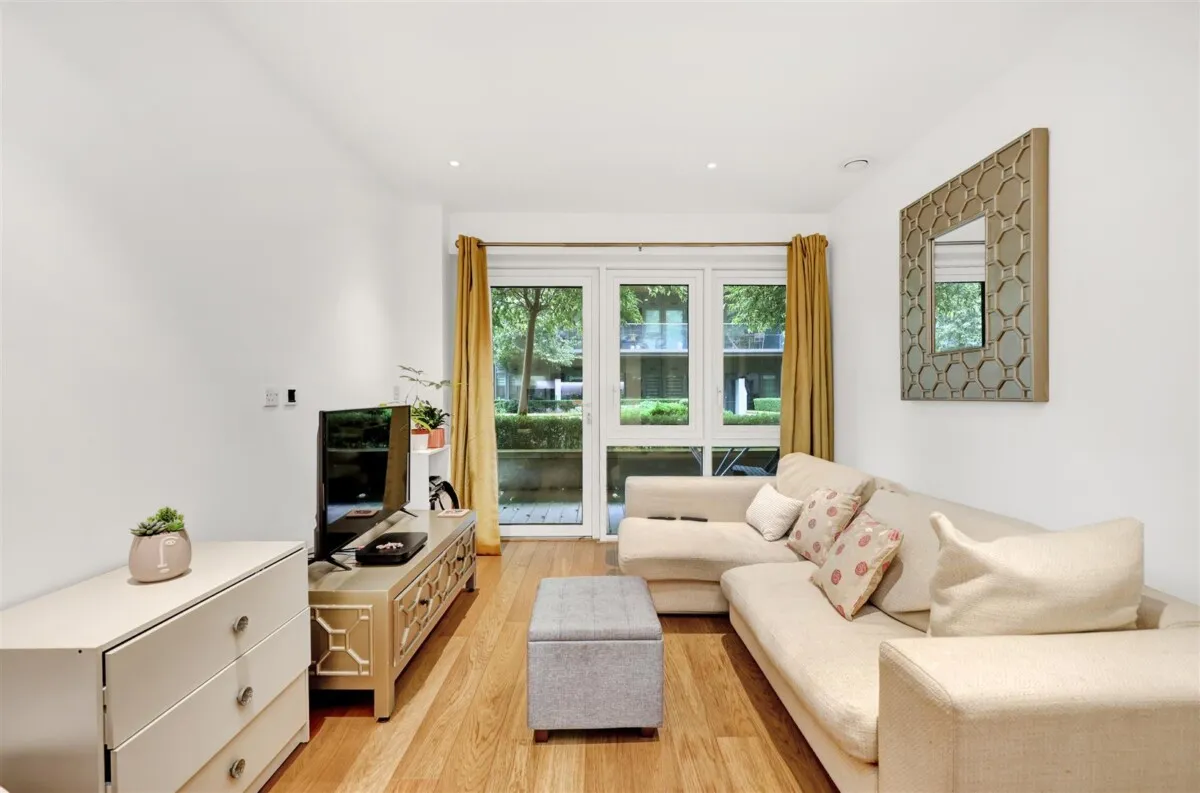 1 bed flat for sale, Longfield Avenue, Dickens Yard, W5