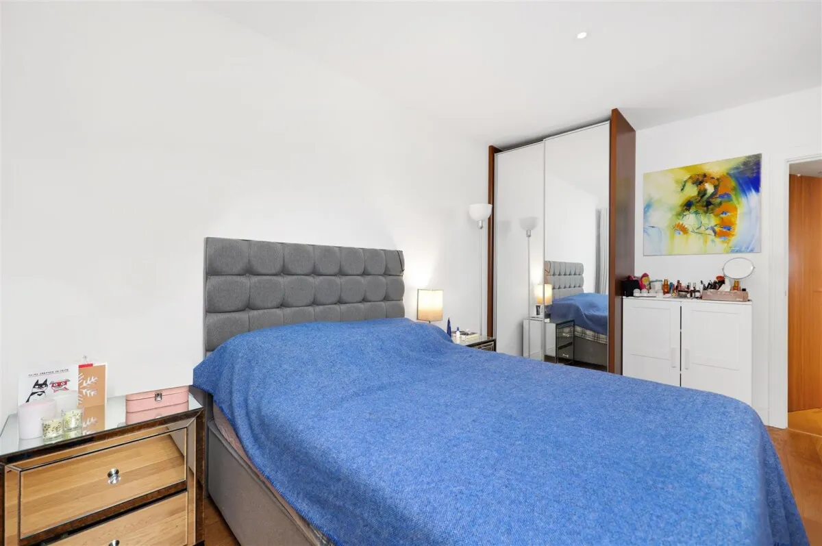 Longfield Avenue, Dickens Yard, W5, photo 8