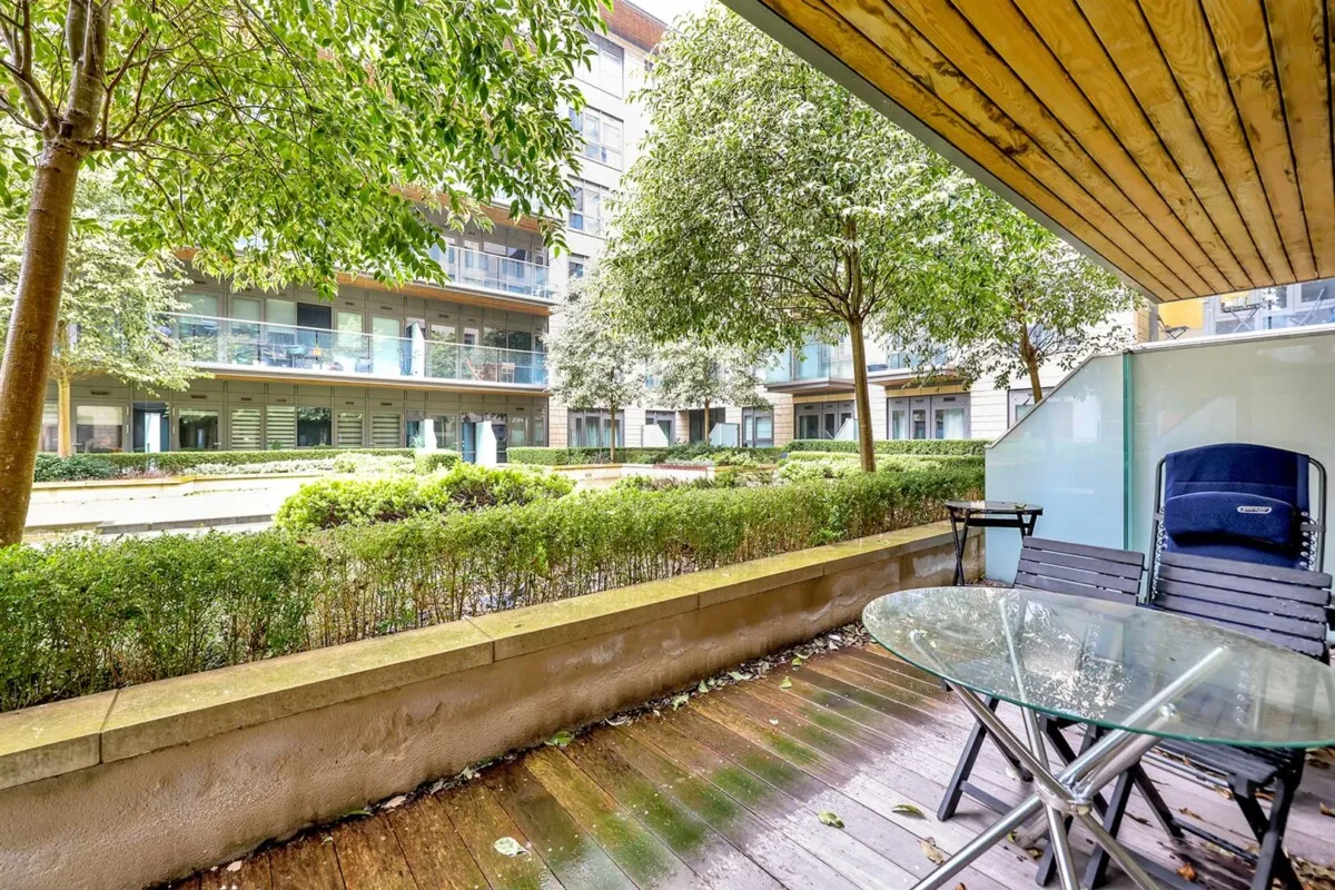 Longfield Avenue, Dickens Yard, W5, photo 5