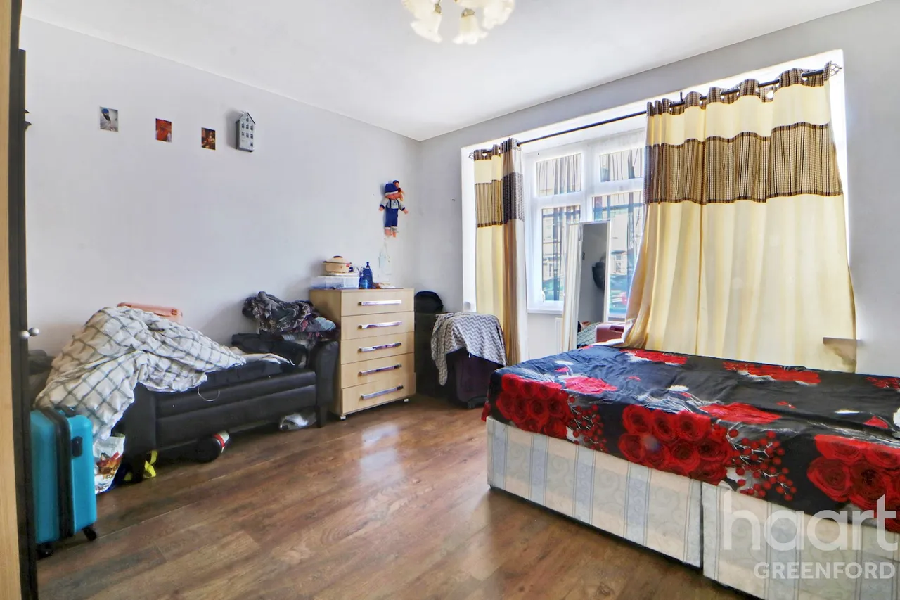 Kings Avenue, Greenford, UB6, photo 3