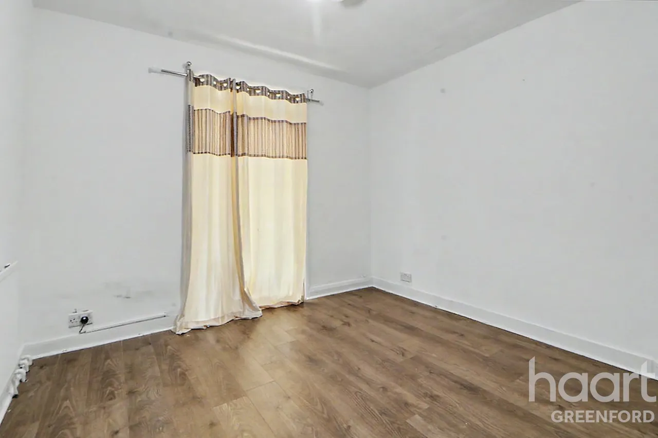 Kings Avenue, Greenford, UB6, photo 5