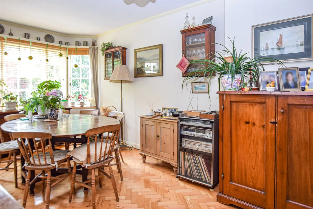 Kings Road, Fleet, Hampshire, GU51 3AP, photo 12