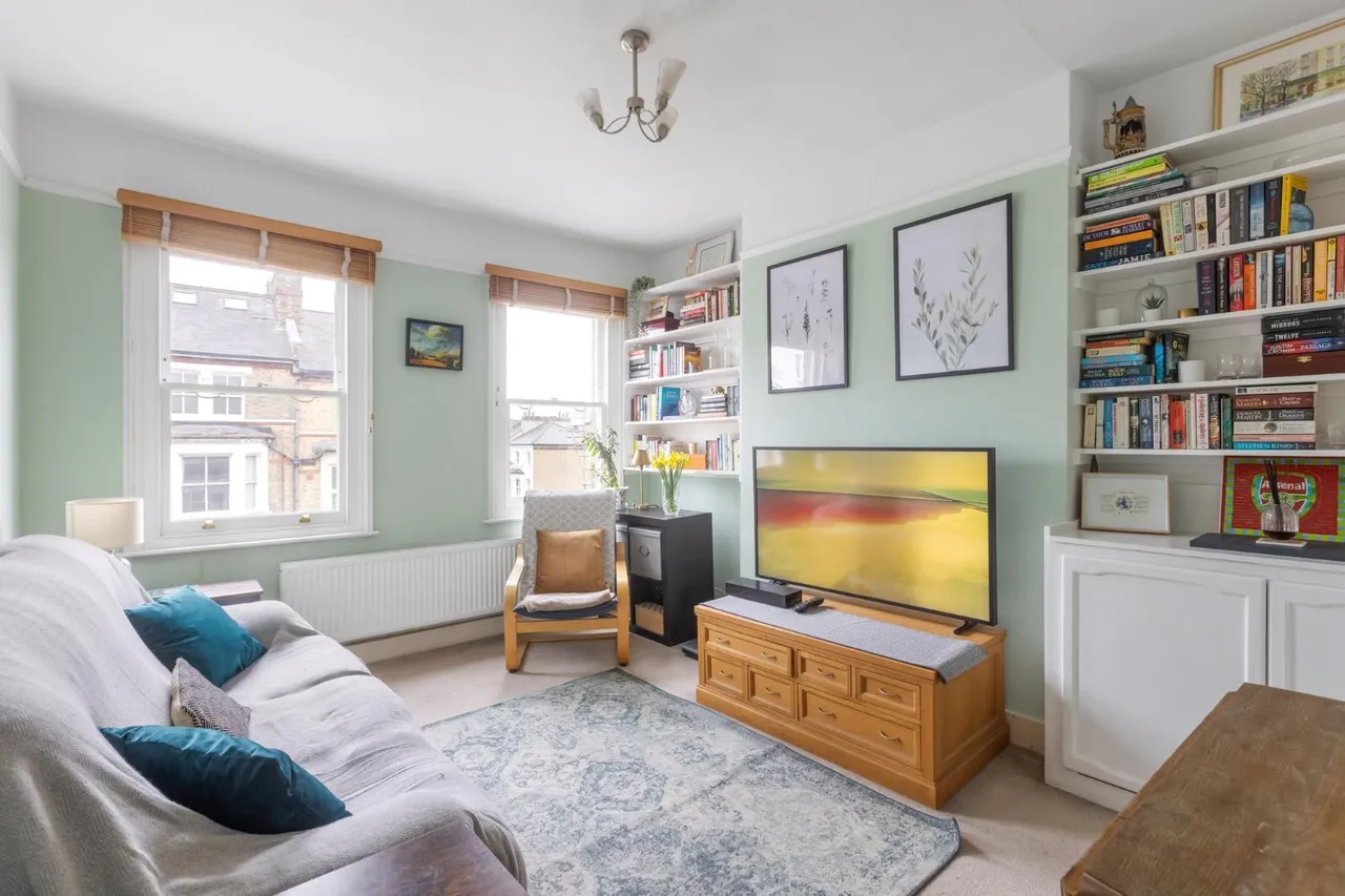 2 bed flat for sale, Battersea Rise, London, SW11
