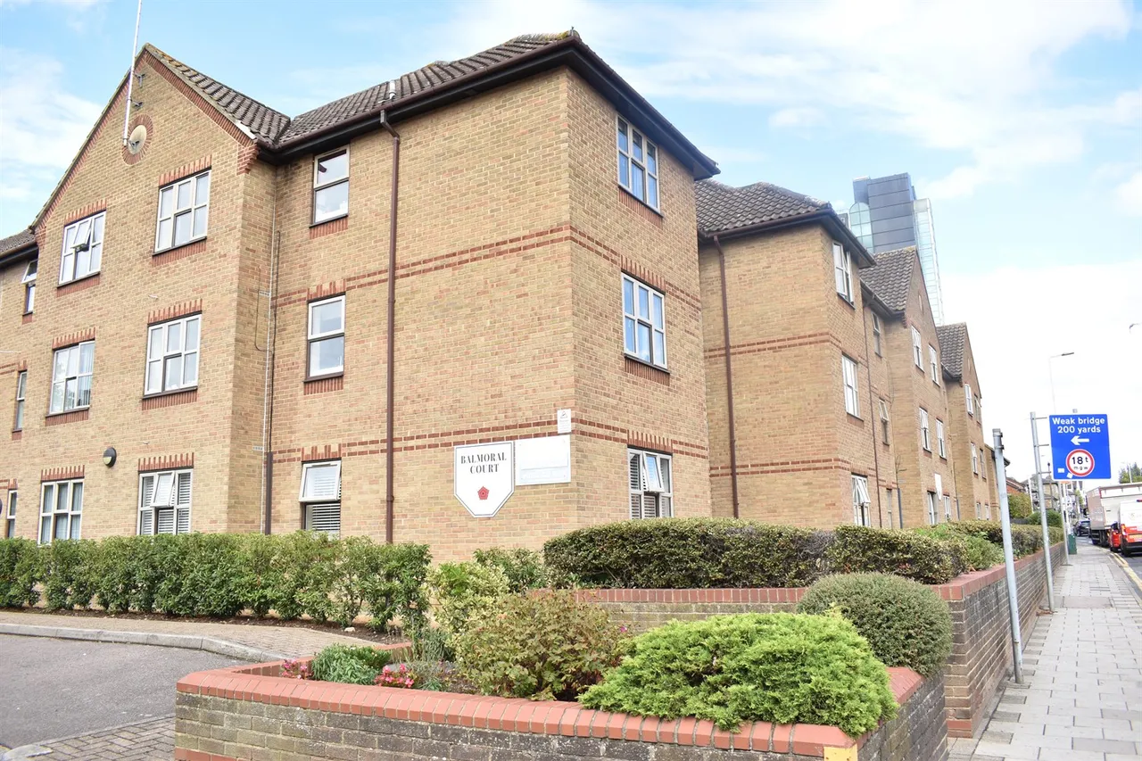 1 bed property for sale, Springfield Road, Chelmsford, CM2