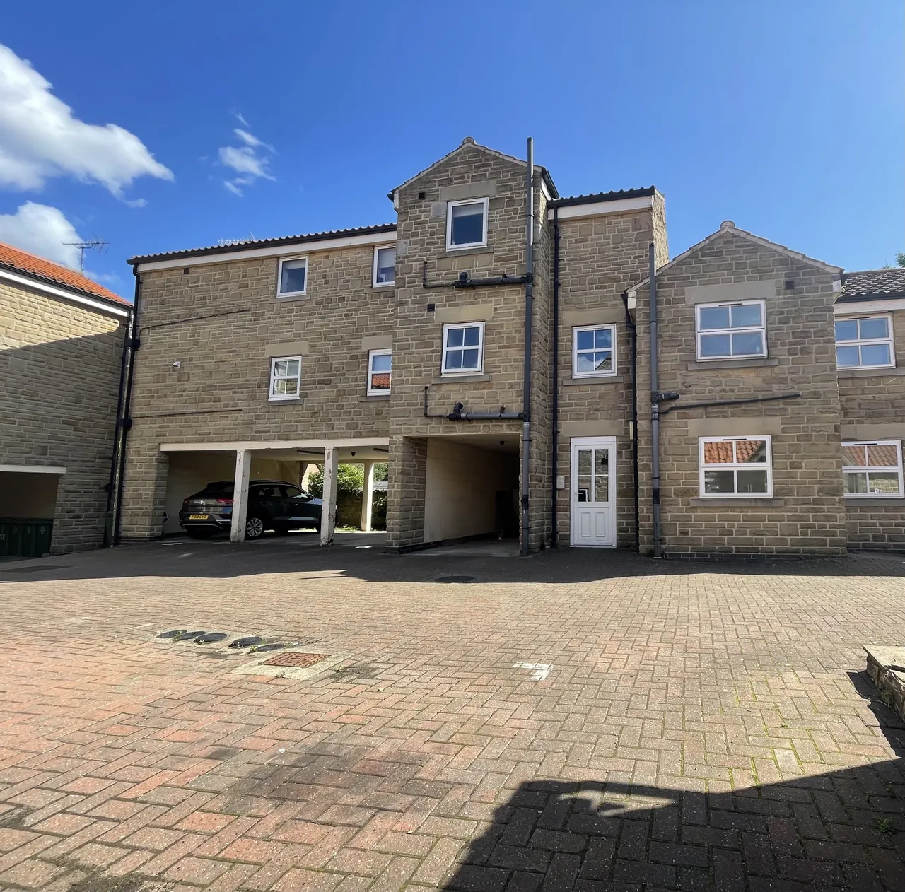 2 bed flat to rent — Gardiners Court, NG19