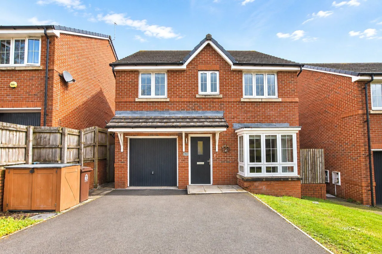 4 bed house for sale, Tarnside Close, Smallbridge, OL16