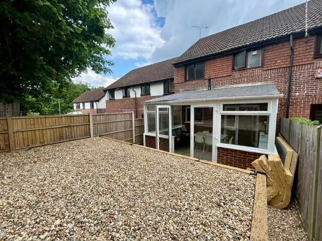 Honeysuckle Close, Winchester, SO22, photo 11