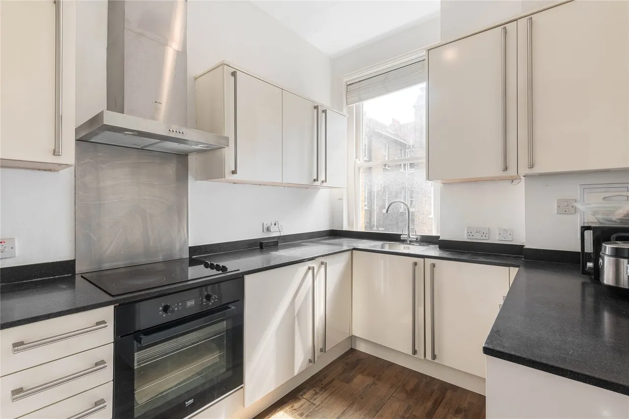 Prince of Wales Mansions, Prince of Wales Drive, London, SW11, photo 2