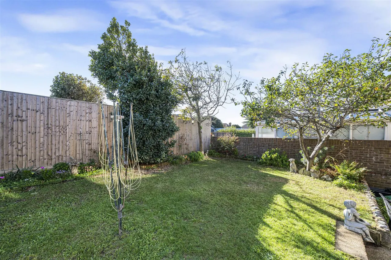 Mayfield Avenue, Peacehaven, photo 13