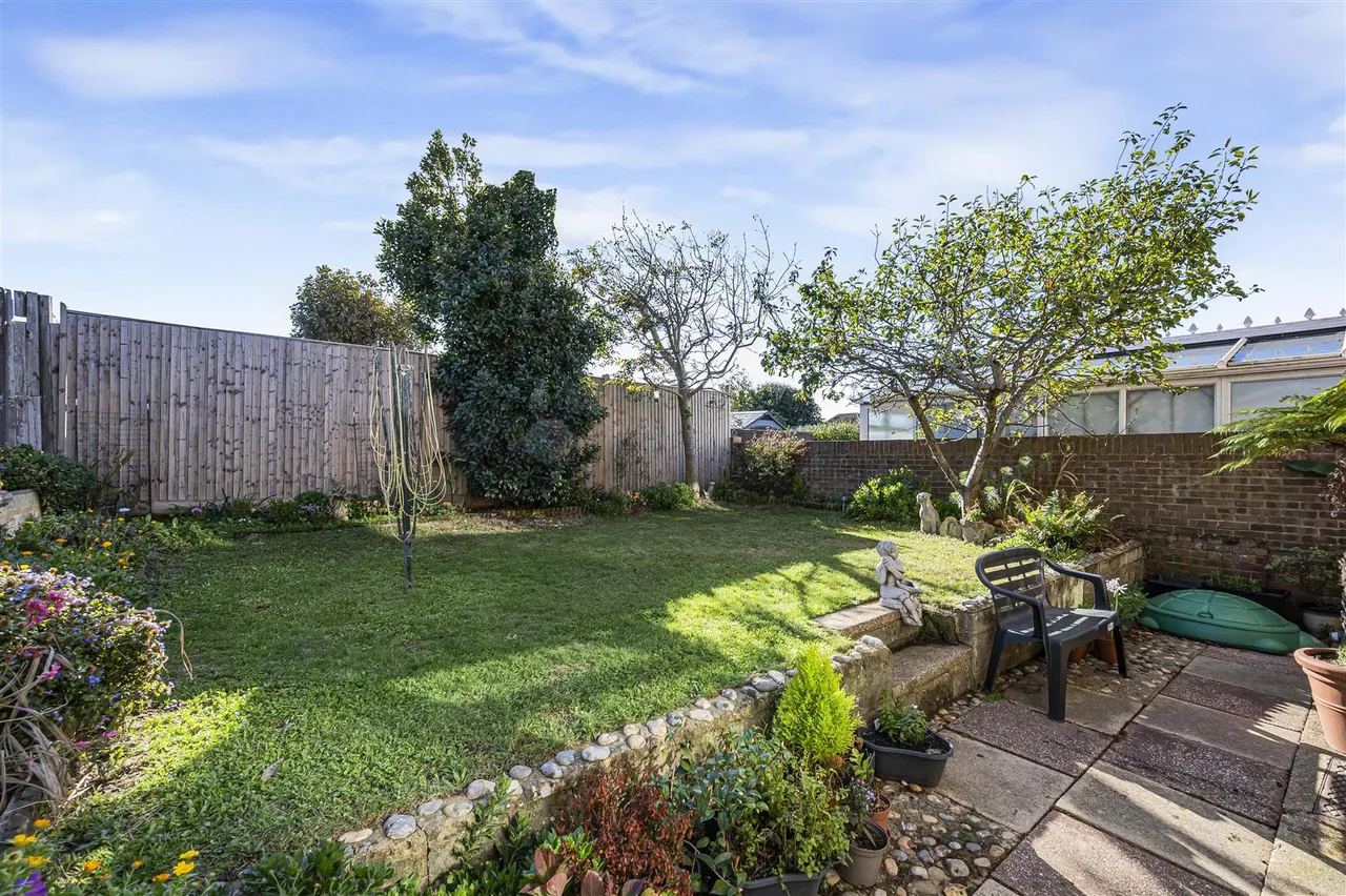 Mayfield Avenue, Peacehaven, photo 6