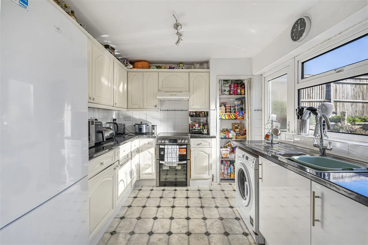 Mayfield Avenue, Peacehaven, photo 2