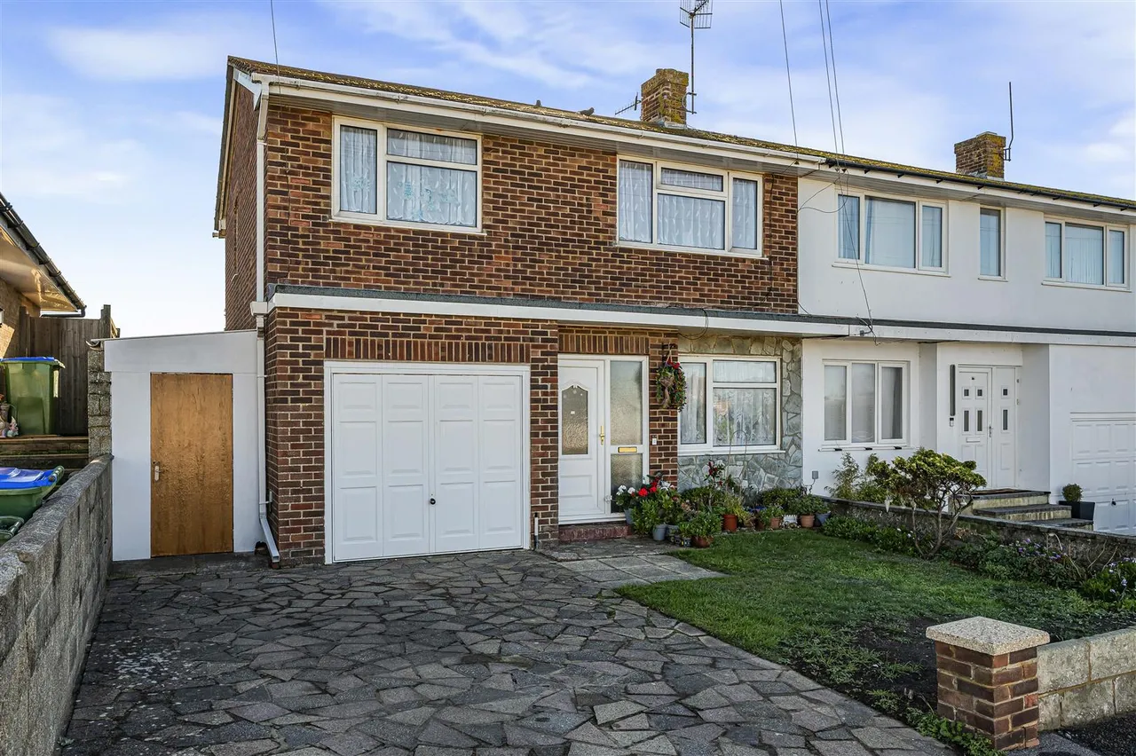 3 bed house for sale, Mayfield Avenue, Peacehaven