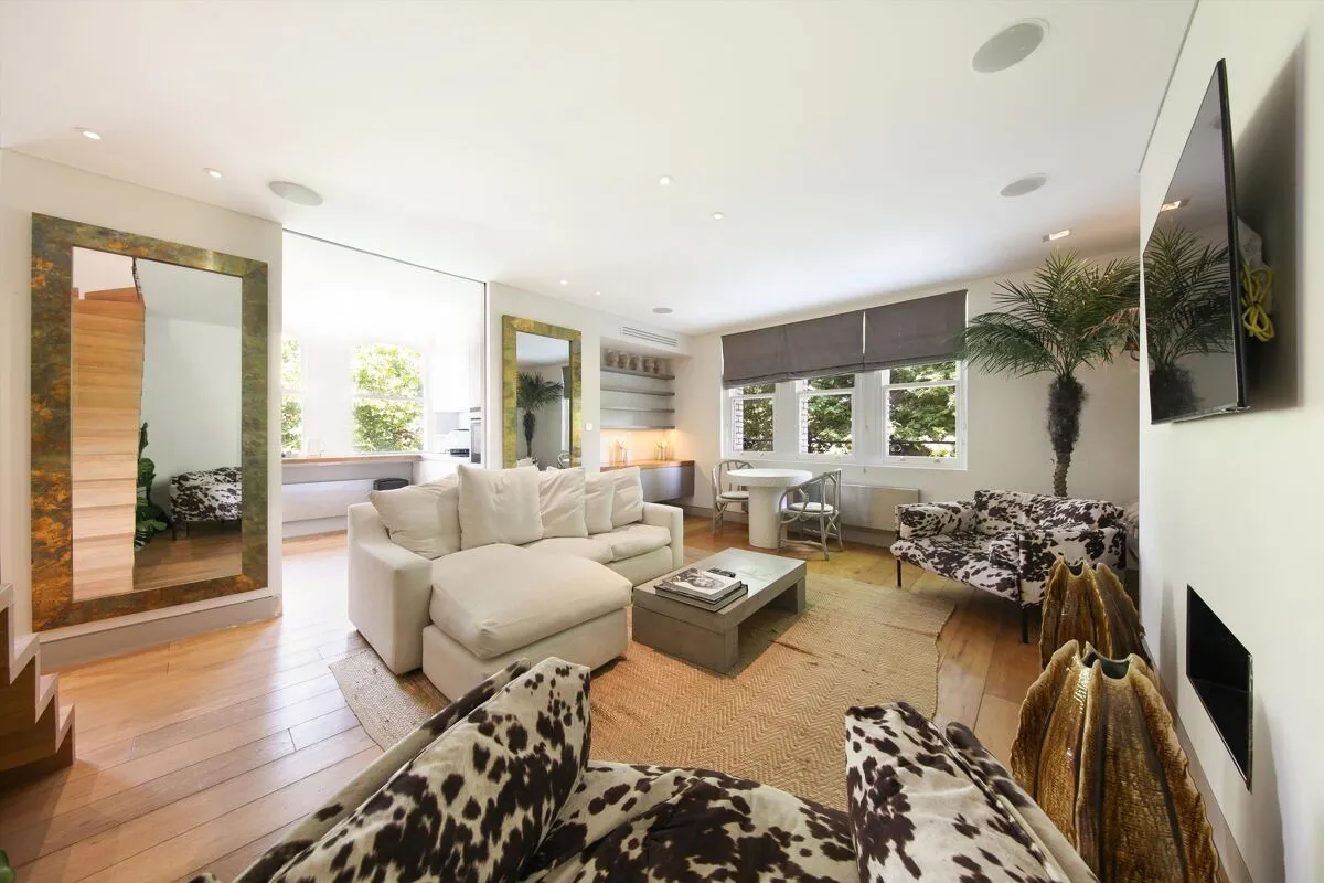 2 bed flat for sale, Elm Park Gardens, London, SW10
